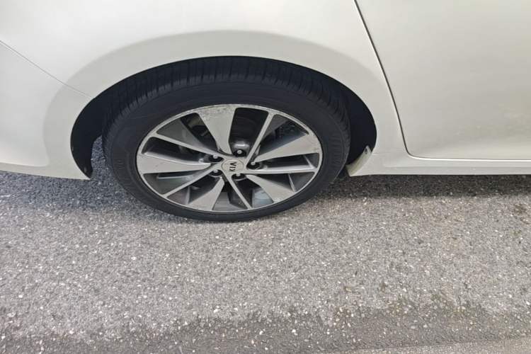 Used Kia K5 2016 2.0L Automatic LUX Right Rear Wheel Hub