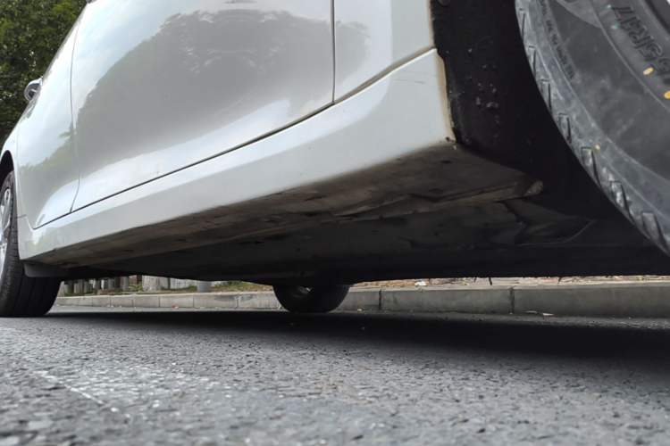 Used Kia K5 2016 1.6T Automatic LUX Right Side Sill