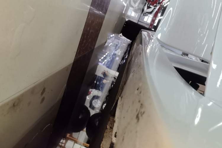 Used Kia K5 2016 1.6T Automatic LUX Right Side Sill