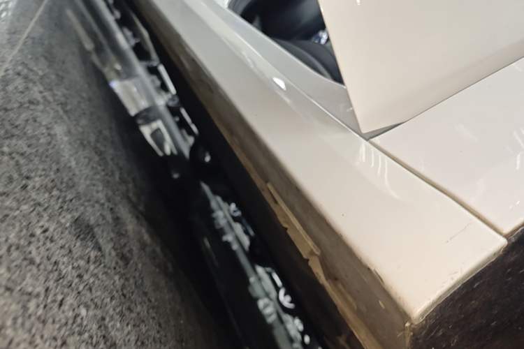 Used Kia K5 2016 1.6T Automatic LUX Right Side Sill