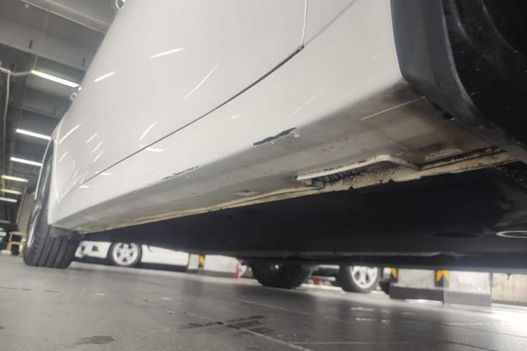 Used Kia K5 2016 2.0L Automatic LUX Right Side Sill