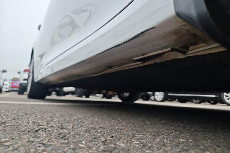 Used Kia K5 2016 2.0L Automatic LUX Right Side Sill