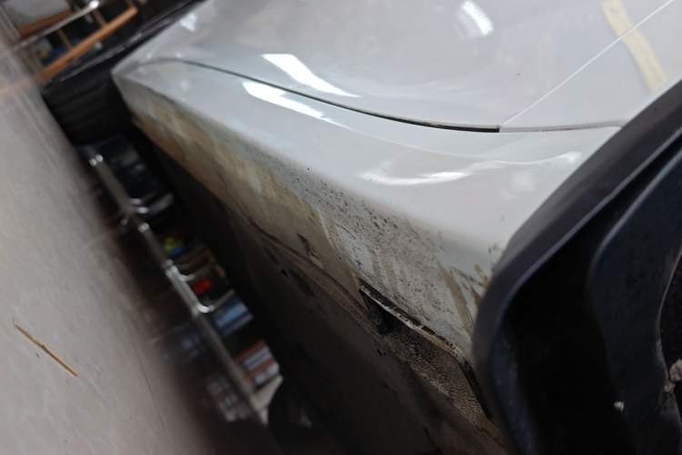 Used Kia K5 2016 1.6T Automatic LUX Right Side Sill