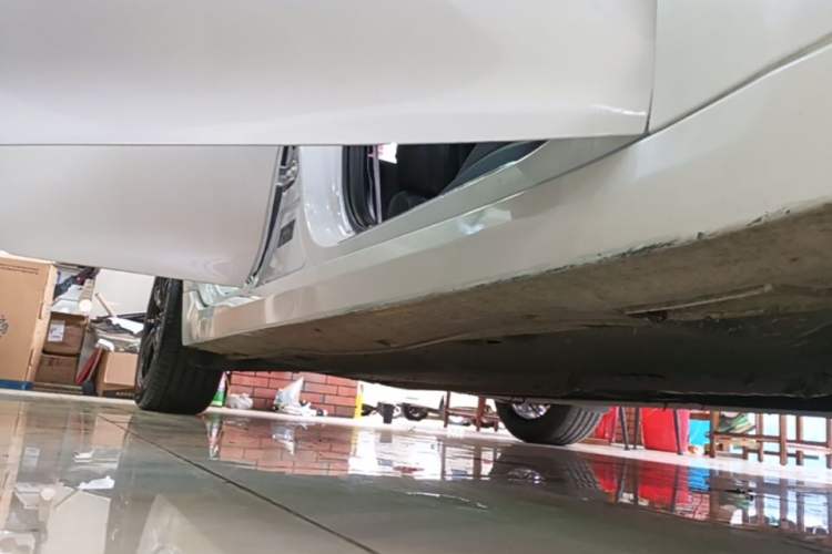 Used Kia K5 2016 1.6T Automatic LUX Right Side Sill