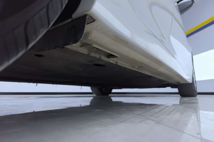 Used Kia K5 2016 1.6T Automatic LUX Right Side Sill