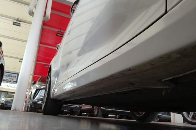 Used Kia K5 2016 1.6T Automatic LUX Right Side Sill