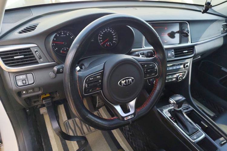 Used Kia K5 2016 1.6T Automatic LUX Steering Wheel