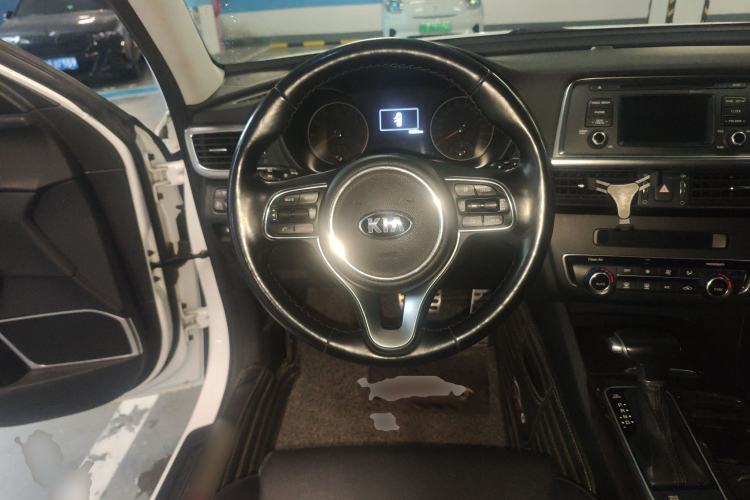 Used Kia K5 2016 2.0L Automatic LUX Steering Wheel