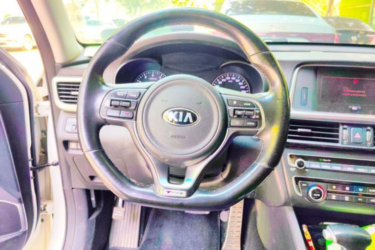 Used Kia K5 2016 1.6T Automatic LUX Steering Wheel