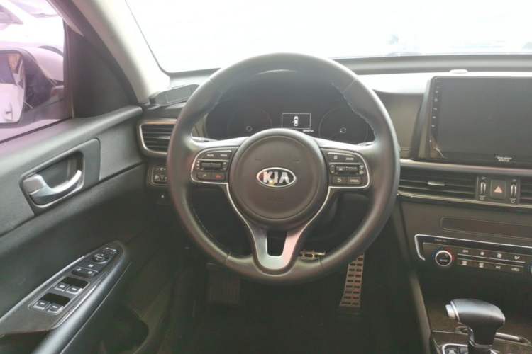 Used Kia K5 2016 2.0L Automatic LUX Steering Wheel