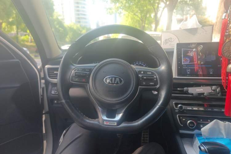 Used Kia K5 2016 1.6T Automatic LUX Steering Wheel