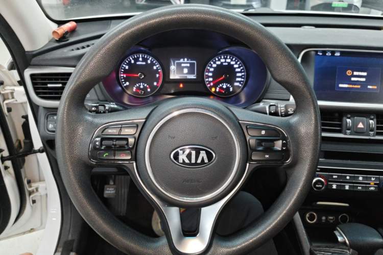 Used Kia K5 2016 2.0L Automatic GLS Steering Wheel