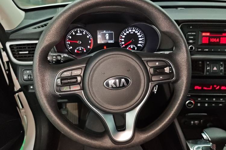 Used Kia K5 2016 2.0L Automatic GLS Steering Wheel