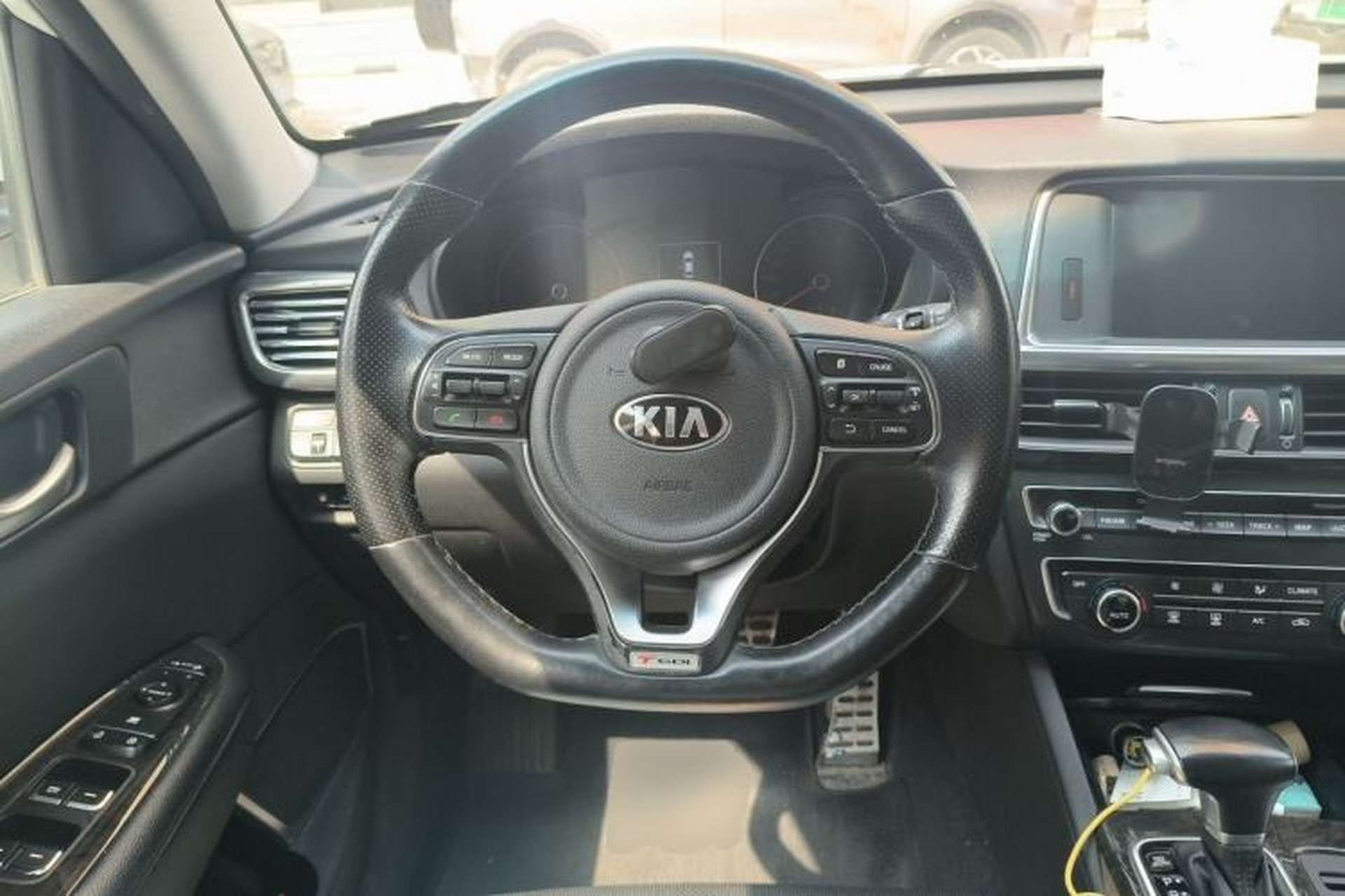 Used Kia K5 2016 1.6T Automatic LUX Steering Wheel