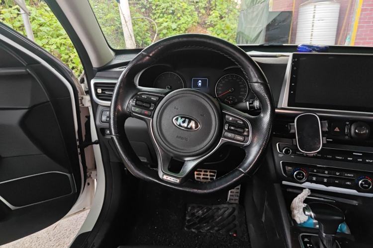 Used Kia K5 2016 1.6T Automatic LUX Steering Wheel