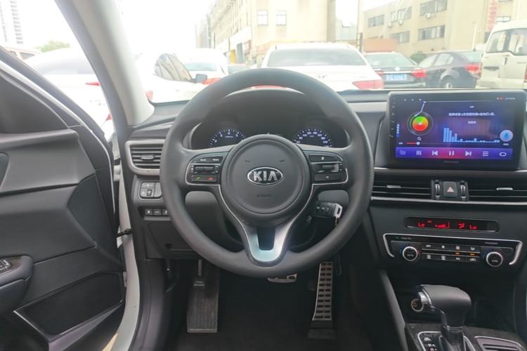 Used Kia K5 2016 2.0L Automatic GLS Steering Wheel