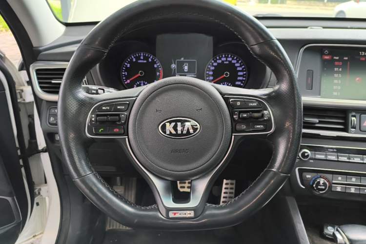 Used Kia K5 2016 1.6T Automatic LUX Steering Wheel