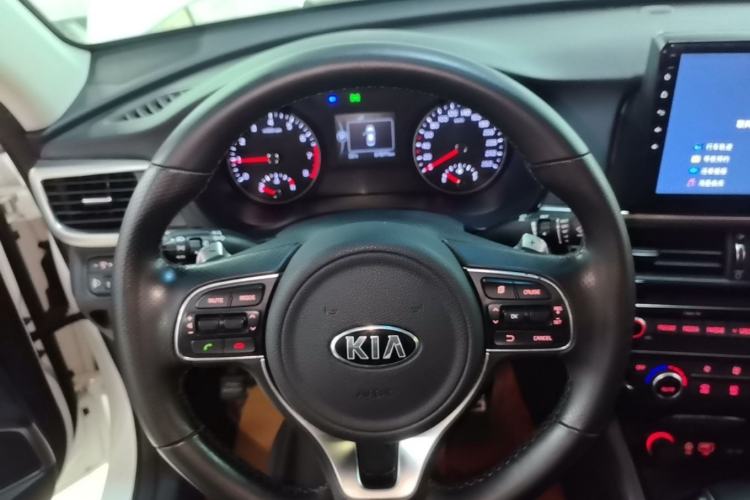 Used Kia K5 2016 1.6T Automatic LUX Steering Wheel
