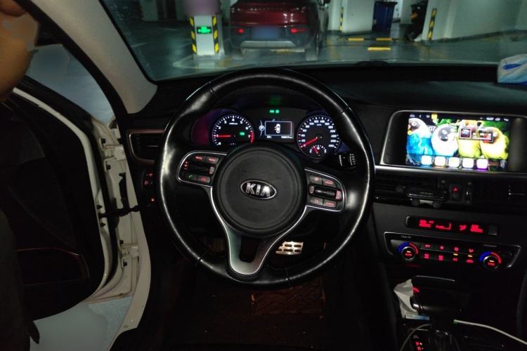 Used Kia K5 2016 2.0L Automatic LUX Steering Wheel