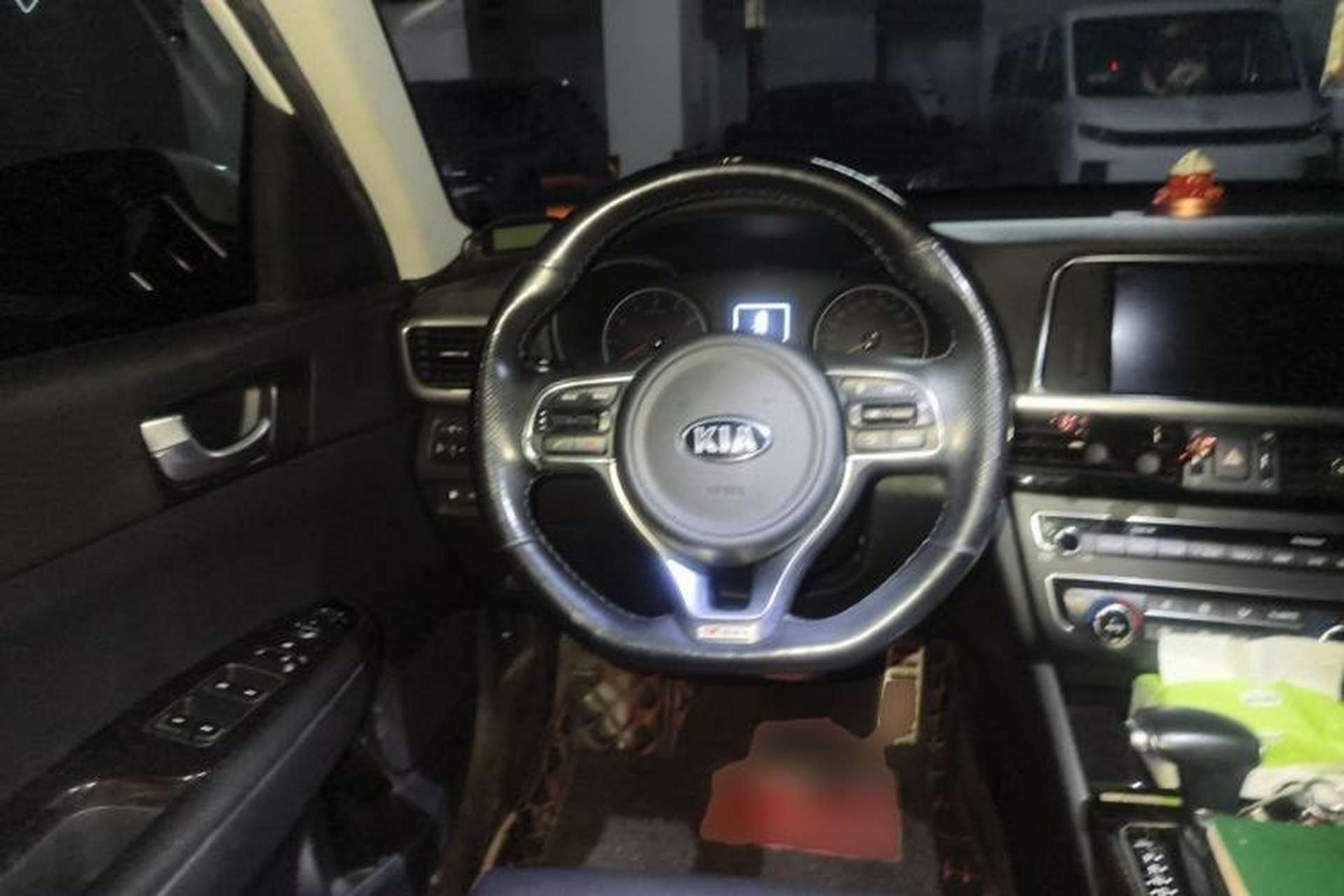 Used Kia K5 2016 1.6T Automatic LUX Steering Wheel