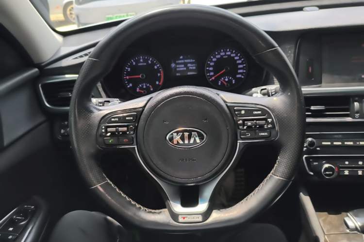 Used Kia K5 2016 1.6T Automatic LUX Steering Wheel