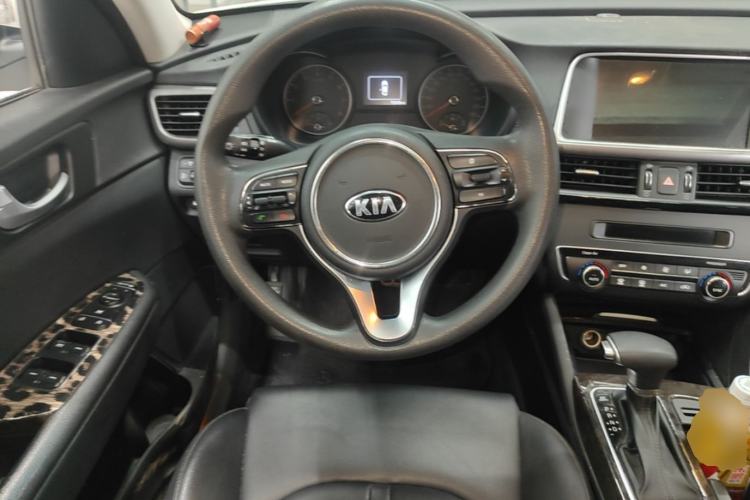 Used Kia K5 2016 2.0L Automatic GLS Steering Wheel