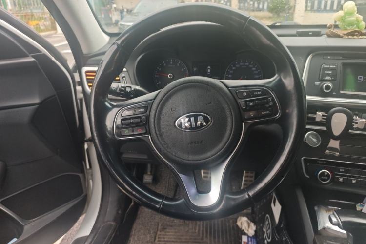 Used Kia K5 2016 2.0L Automatic LUX Steering Wheel