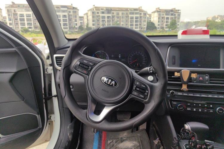 Used Kia K5 2016 2.0L Hybrid GLS Steering Wheel