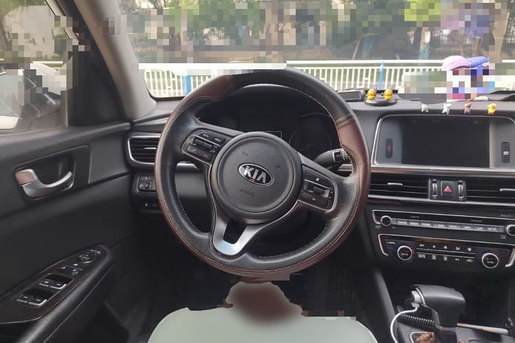 Used Kia K5 2016 2.0L Hybrid GLS Steering Wheel