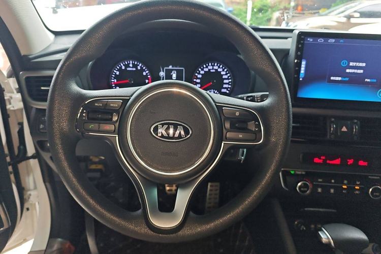 Used Kia K5 2016 2.0L Automatic GLS Steering Wheel