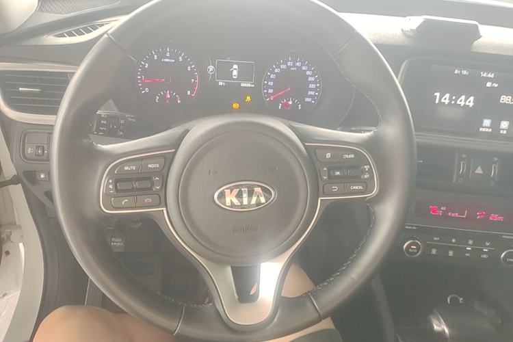 Used Kia K5 2016 2.0L Automatic LUX Steering Wheel