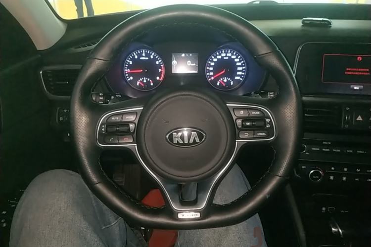 Used Kia K5 2016 1.6T Automatic LUX Steering Wheel