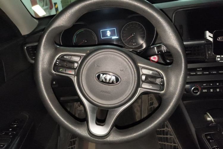 Used Kia K5 2016 2.0L Hybrid GLS Steering Wheel