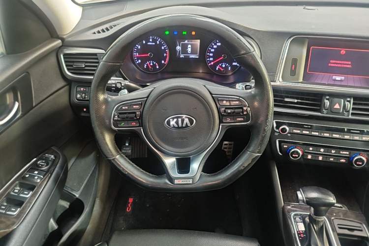 Used Kia K5 2016 1.6T Automatic LUX Steering Wheel