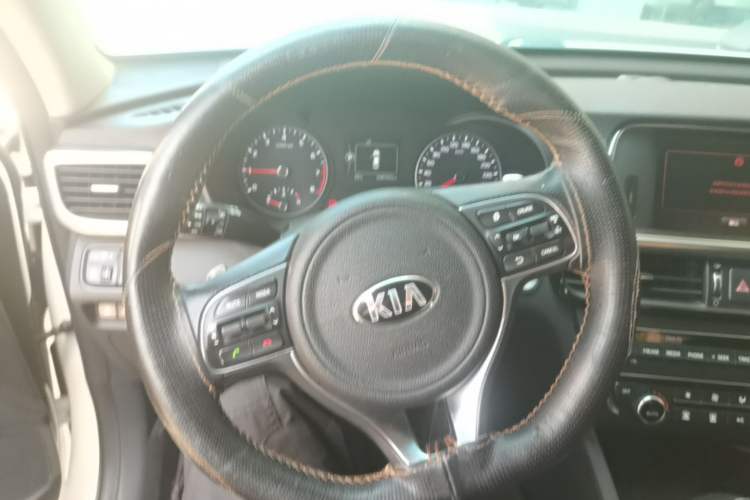 Used Kia K5 2016 1.6T Automatic LUX Steering Wheel
