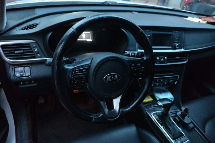 Used Kia K5 2016 2.0L Automatic LUX Steering Wheel