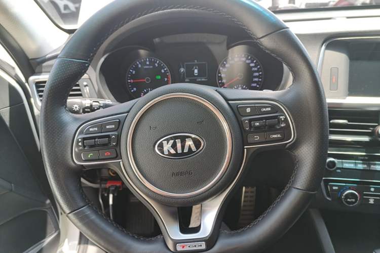 Used Kia K5 2016 1.6T Automatic LUX Steering Wheel