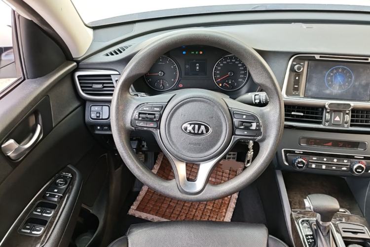 Used Kia K5 2016 2.0L Automatic GLS Steering Wheel