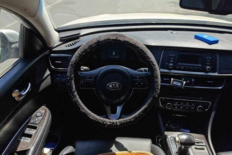 Used Kia K5 2016 2.0L Automatic GLS Steering Wheel
