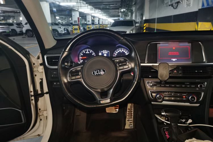 Used Kia K5 2016 1.6T Automatic LUX Steering Wheel