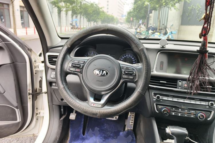 Used Kia K5 2016 1.6T Automatic LUX Steering Wheel