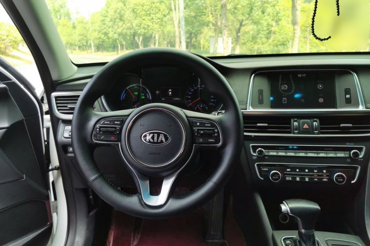 Used Kia K5 2016 2.0L Hybrid GLS Steering Wheel