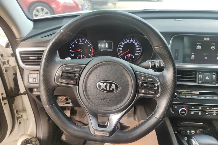 Used Kia K5 2016 1.6T Automatic LUX Steering Wheel