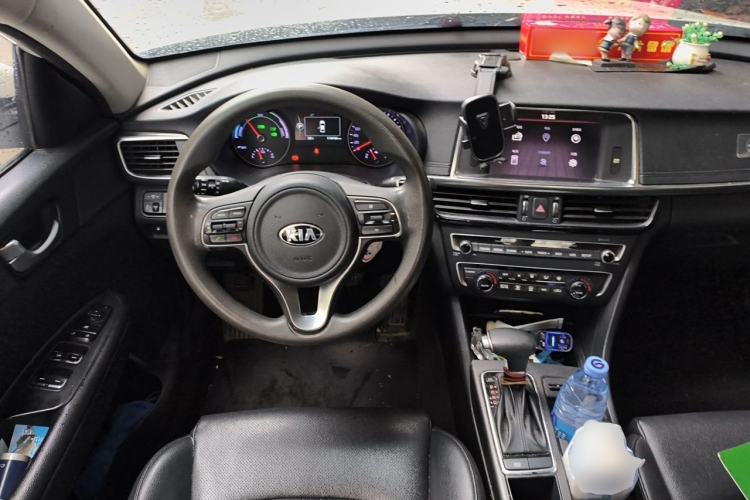 Used Kia K5 2016 2.0L Hybrid GLS Steering Wheel