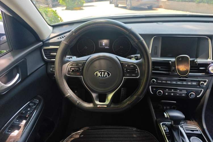 Used Kia K5 2016 1.6T Automatic LUX Steering Wheel
