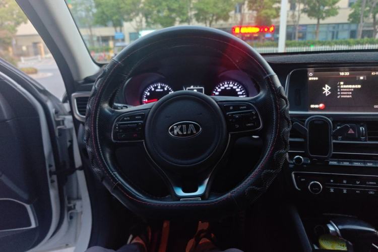 Used Kia K5 2016 1.6T Automatic LUX Steering Wheel