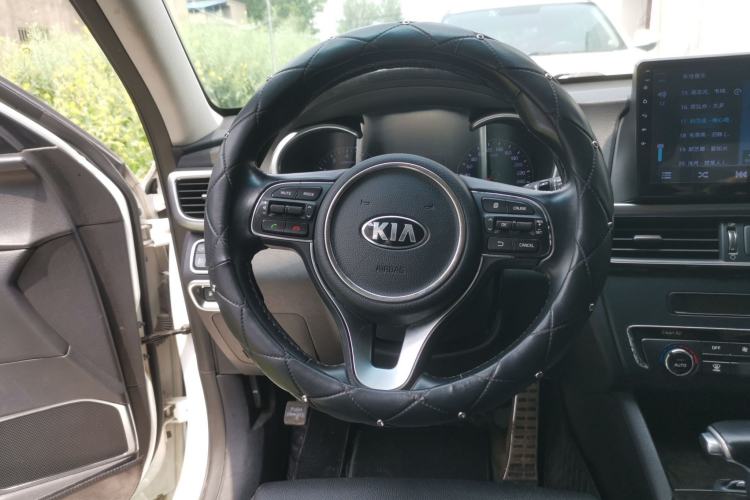 Used Kia K5 2016 2.0L Automatic LUX Steering Wheel