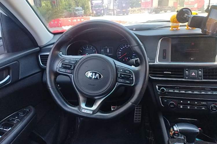 Used Kia K5 2016 1.6T Automatic LUX Steering Wheel