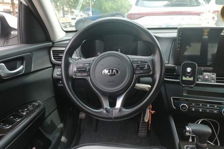 Used Kia K5 2016 2.0L Automatic GLS Steering Wheel