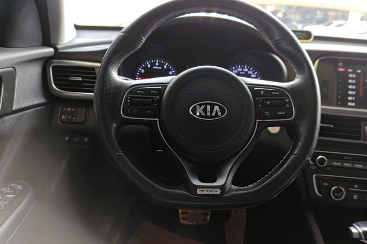 Used Kia K5 2016 1.6T Automatic LUX Steering Wheel